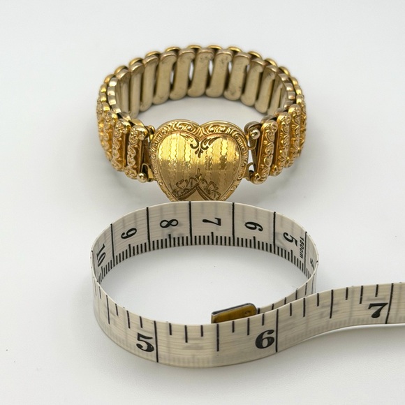 Vintage WWII LACO Sweetheart Expansion Bracelet – Gold Tone Heart Locket 5.5–7” - Picture 13 of 16
